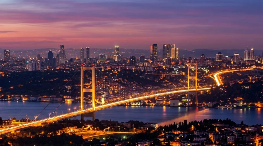 Çaniler dopo la sede principale di Mersin Port Plus X-Large apre il nuovo ufficio di Istanbul presso Emaar.