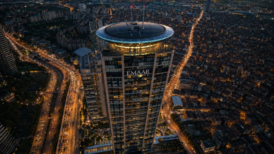 Çaniler dopo la sede principale di Mersin Port Plus X-Large apre il nuovo ufficio di Istanbul presso Emaar.